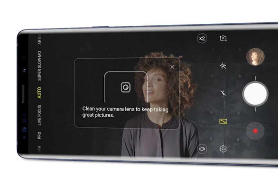 Tính năng ẩn trên Galaxy Note 9 mà smartphone khác nên có Khi mở camera, hệ thống sẽ báo hiệu bạn nên làm sạch mặt kính camera nếu có vết bẩn.