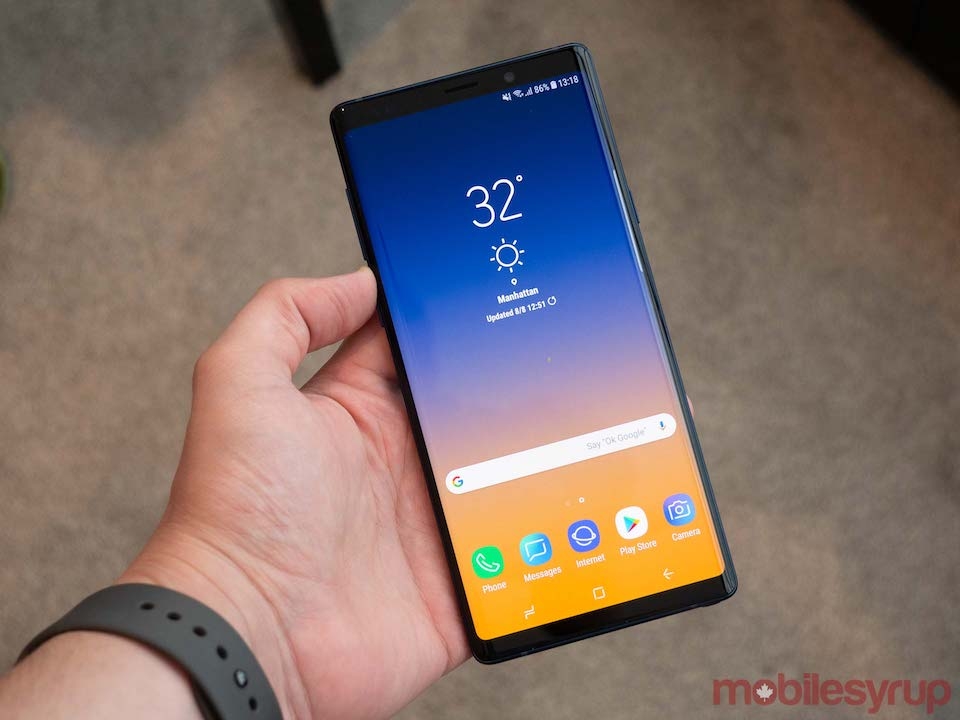 Galaxy Note 9 có bộ nhớ trong lên đến 512GB và có thể mở rộng thêm 512GB thông qua khe thẻ nhớ microSD.