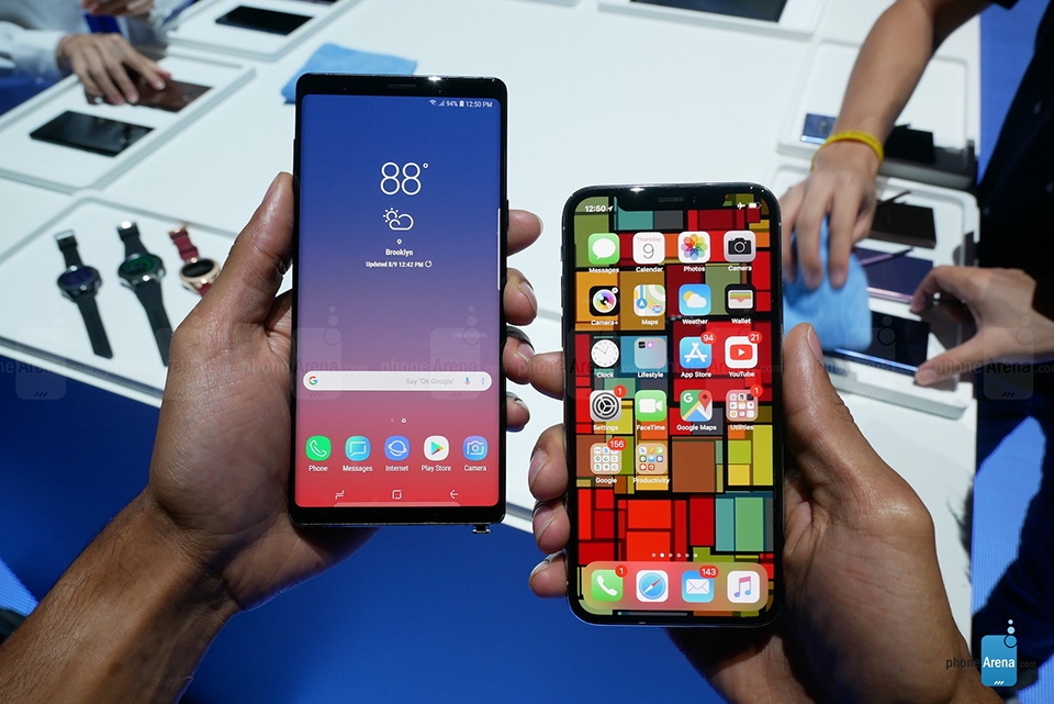 So sánh Galaxy Note 9 và iPhone X (ảnh 1) So sánh Galaxy Note 9 và iPhone X (ảnh 1)
