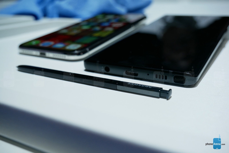 So sánh Galaxy Note 9 và iPhone X (ảnh 4) So sánh Galaxy Note 9 và iPhone X (ảnh 4)