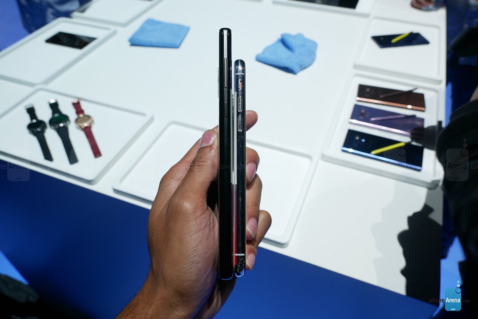 So sánh Galaxy Note 9 và iPhone X (ảnh 6) So sánh Galaxy Note 9 và iPhone X (ảnh 6)