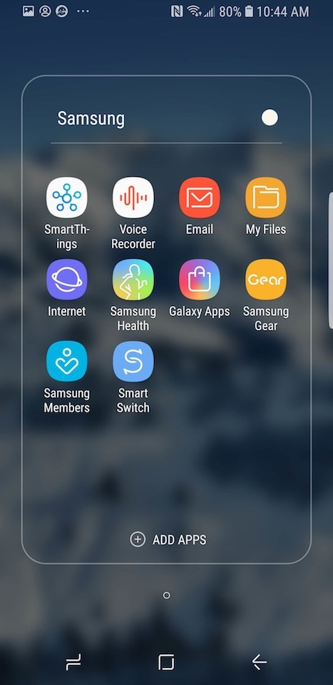 Nhấn chọn Galaxy Apps.