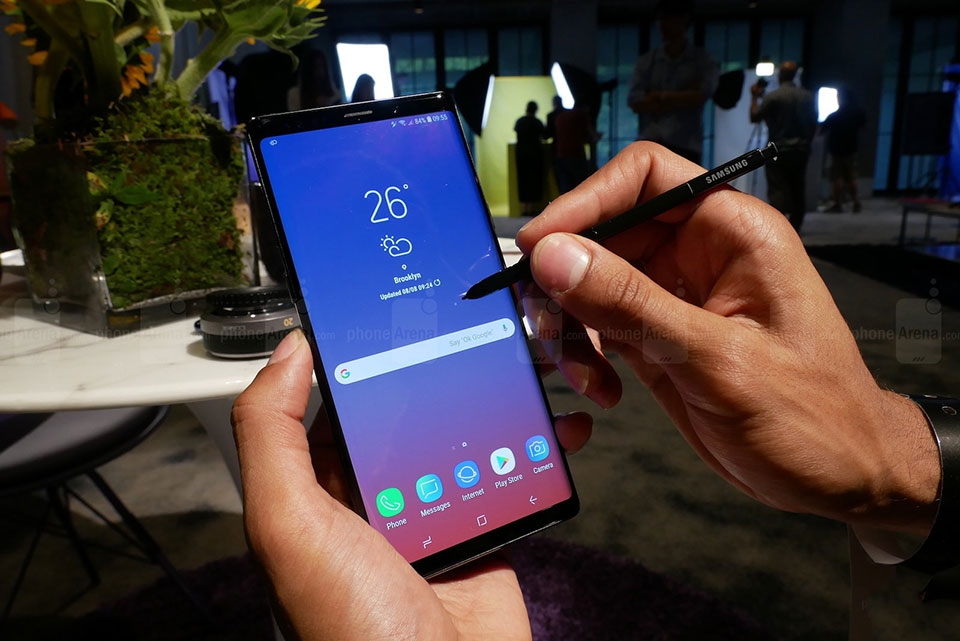 So sánh Samsung Galaxy Note 9 vs LG G7 ThinQ