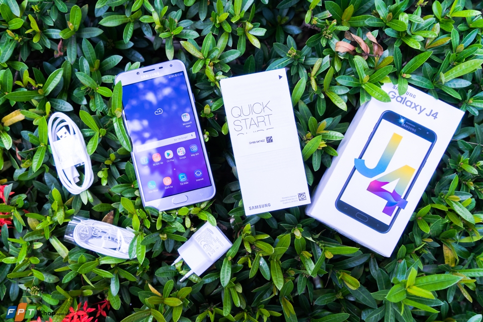 Galaxy J4 Lavender sở hữu màu sắc độc đáo của loài hoa nổi tiếng.