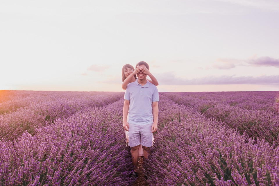 Ý nghĩa của loài hoa Lavender bắt nguồn từ sự tích tình yêu giữa chàng trai và cô gái ở miền quê nước Pháp.