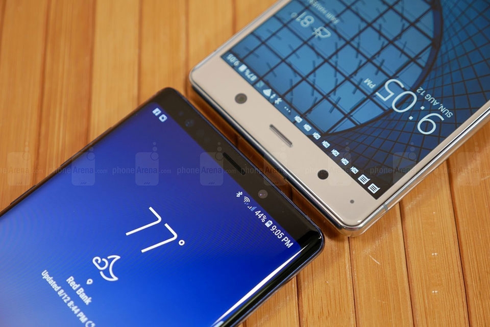 Samsung Galaxy Note 9 và Sony Xperia XZ2 Premium Samsung Galaxy Note 9 và Sony Xperia XZ2 Premium