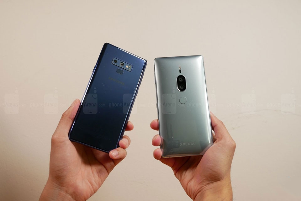 Samsung Galaxy Note 9 và Sony Xperia XZ2 Premium Samsung Galaxy Note 9 và Sony Xperia XZ2 Premium