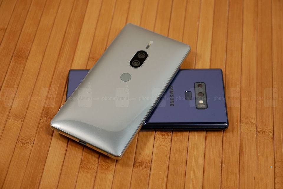 Samsung Galaxy Note 9 và Sony Xperia XZ2 Premium Samsung Galaxy Note 9 và Sony Xperia XZ2 Premium