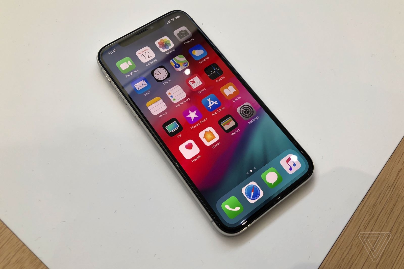 Trên tay iPhone Xs và iPhone Xs Max: Thiết kế không đổi, nâng cấp nhiều tính năng quan trọng Trên tay iPhone Xs và iPhone Xs Max: Thiết kế không đổi, nâng cấp nhiều tính năng quan trọng