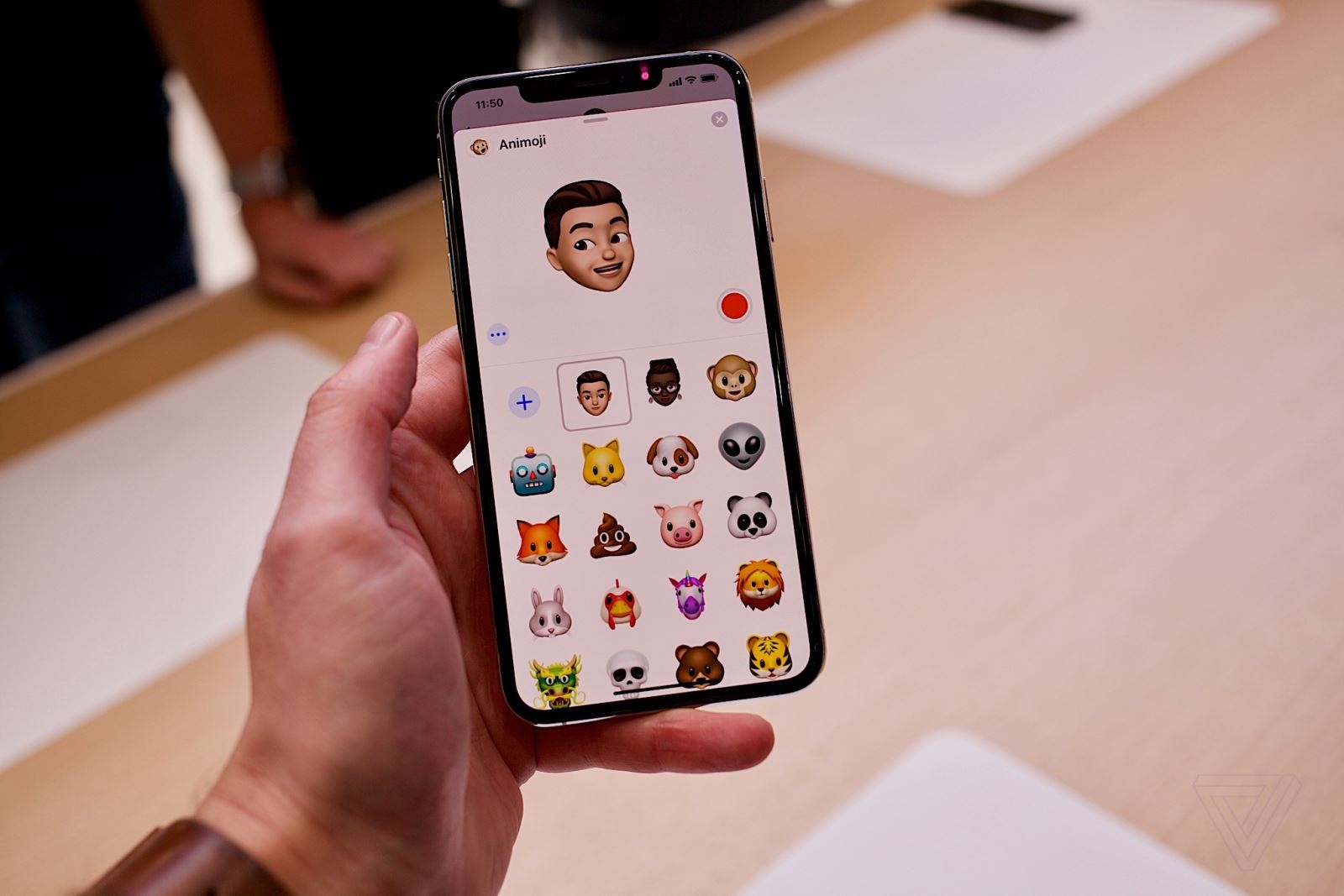 Trên tay iPhone Xs và iPhone Xs Max: Thiết kế không đổi, nâng cấp nhiều tính năng quan trọng Trên tay iPhone Xs và iPhone Xs Max: Thiết kế không đổi, nâng cấp nhiều tính năng quan trọng