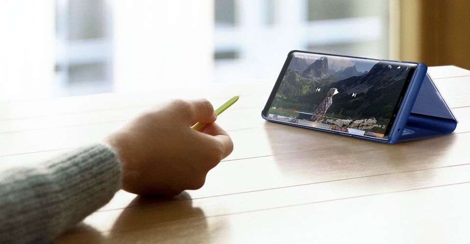 Người dùng có thể nhấn giữ phím bấm trên bút S-Pen để điều khiển ứng dụng.