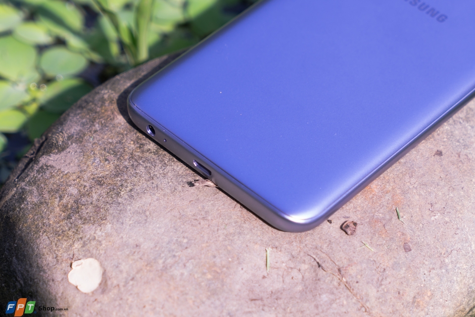 3 tính năng thiết thực bạn phải biết khi mua Galaxy J4 Lavender Bộ nhớ trong 32GB mang đến không gian lưu trữ thoải mái.