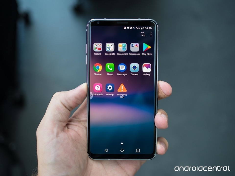 Những chiếc smartphone chống nước tốt nhất năm 2018 Không chỉ mạnh ở khả năng giải trí âm thanh, LG V30 còn có khả năng chống nước.