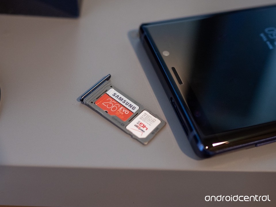 Những điều thú vị về thẻ nhớ microSD trên Galaxy Note 9 Khe thẻ nhớ microSD trên Galaxy Note 9.