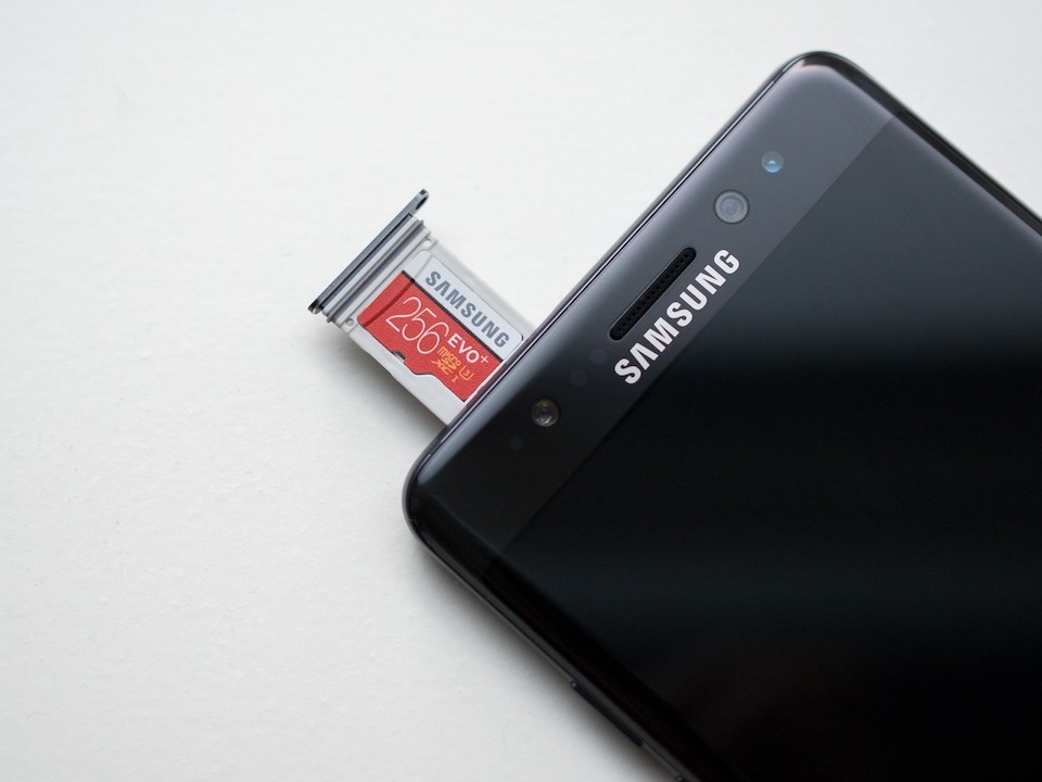 Những điều thú vị về thẻ nhớ microSD trên Galaxy Note 9 Một chiếc thẻ nhớ microSD tốc độ cao sẽ giúp tăng hiệu suất đọc/ghi của Galaxy Note 9.