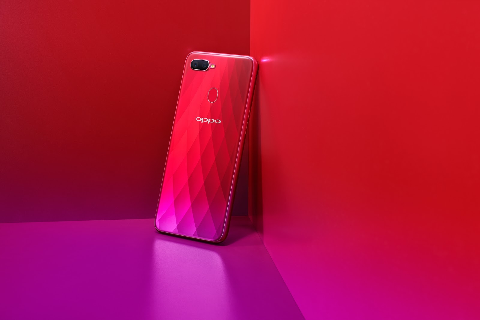 OPPO F9 - Giá tham khảo: 7.690.000 đồng