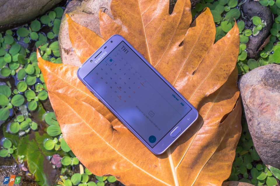 Với giá bán chưa đến 4 triệu đồng, Galaxy J4 Lavender vẫn có khả năng chơi game tốt.