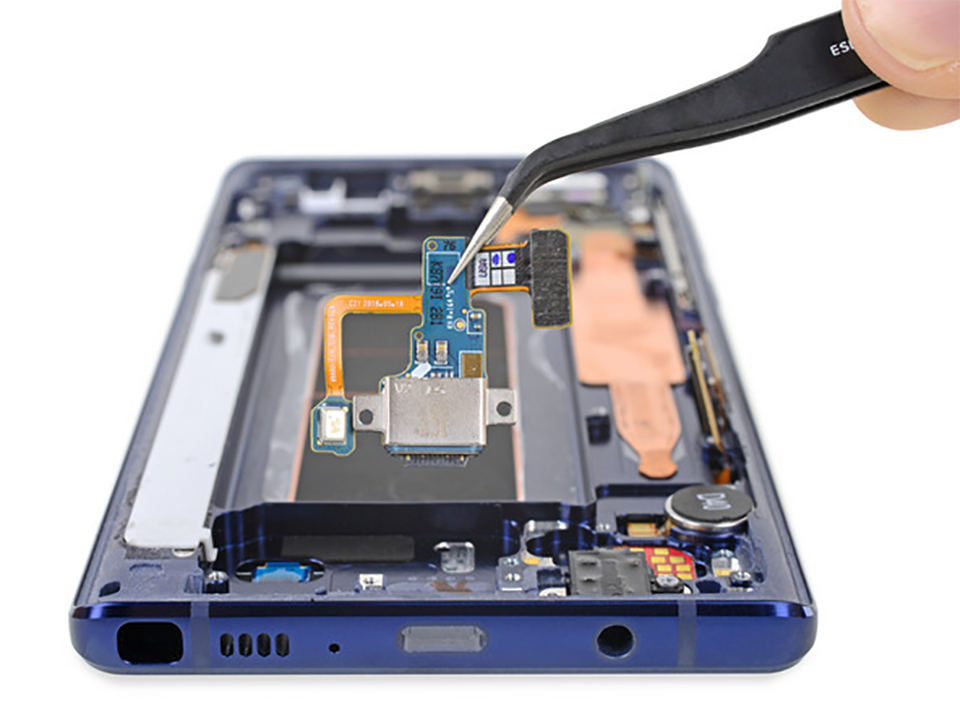 Mổ bụng Galaxy Note 9 (ảnh 4) Mổ bụng Galaxy Note 9 (ảnh 4)