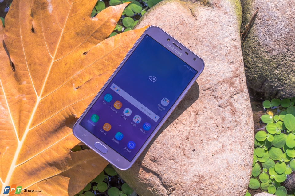 Bên cạnh bộ nhớ trong lên đến 32GB, Galaxy J4 Lavender còn nổi bật với thời lượng sử dụng pin.