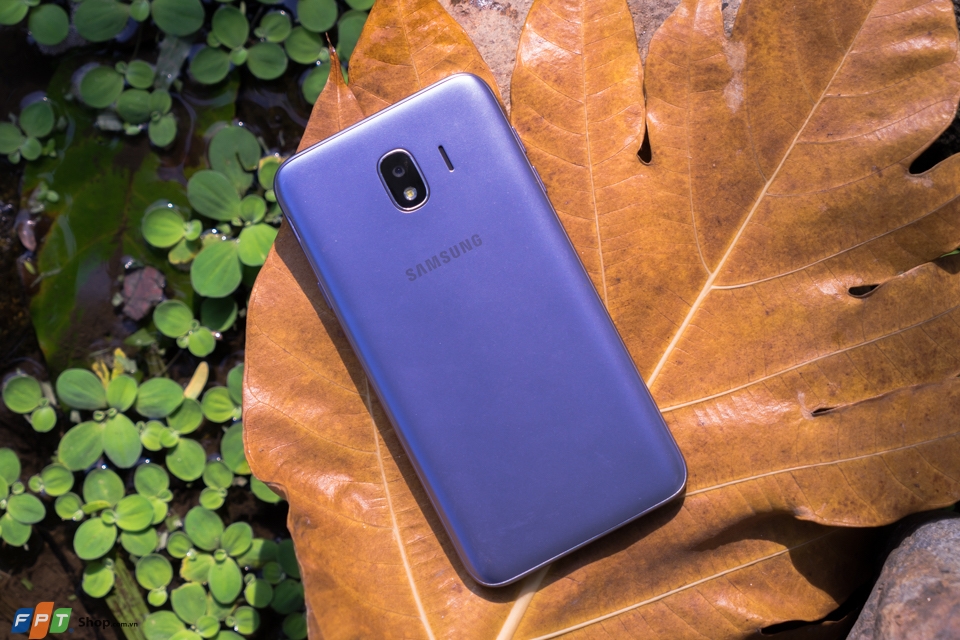 Galaxy J4 Lavender có khả năng chơi game tốt.