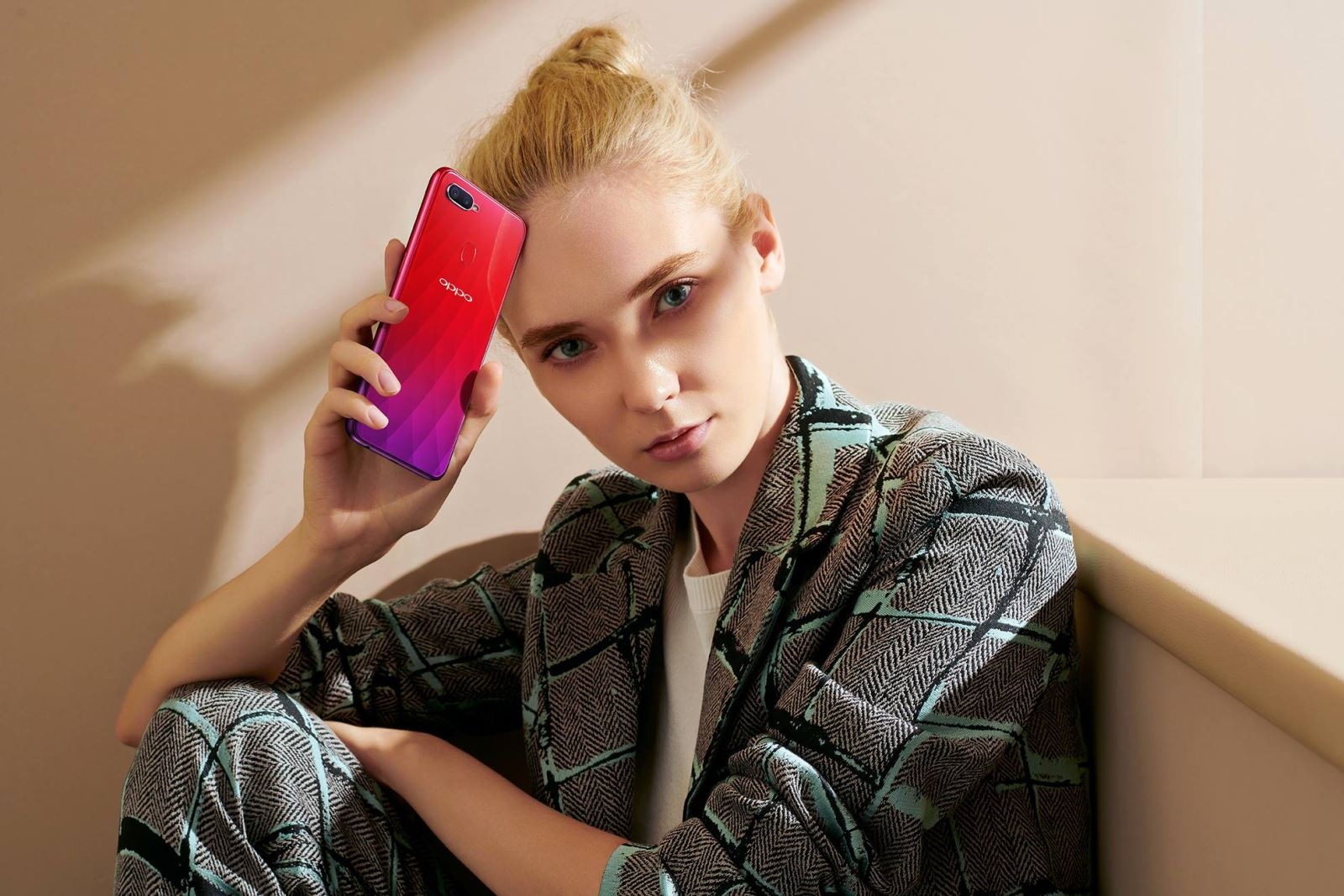 OPPO F9 Sắm OPPO F9 được tặng ngay gói bảo hiểm rơi vỡ màn hình độc quyền tại FPT Shop