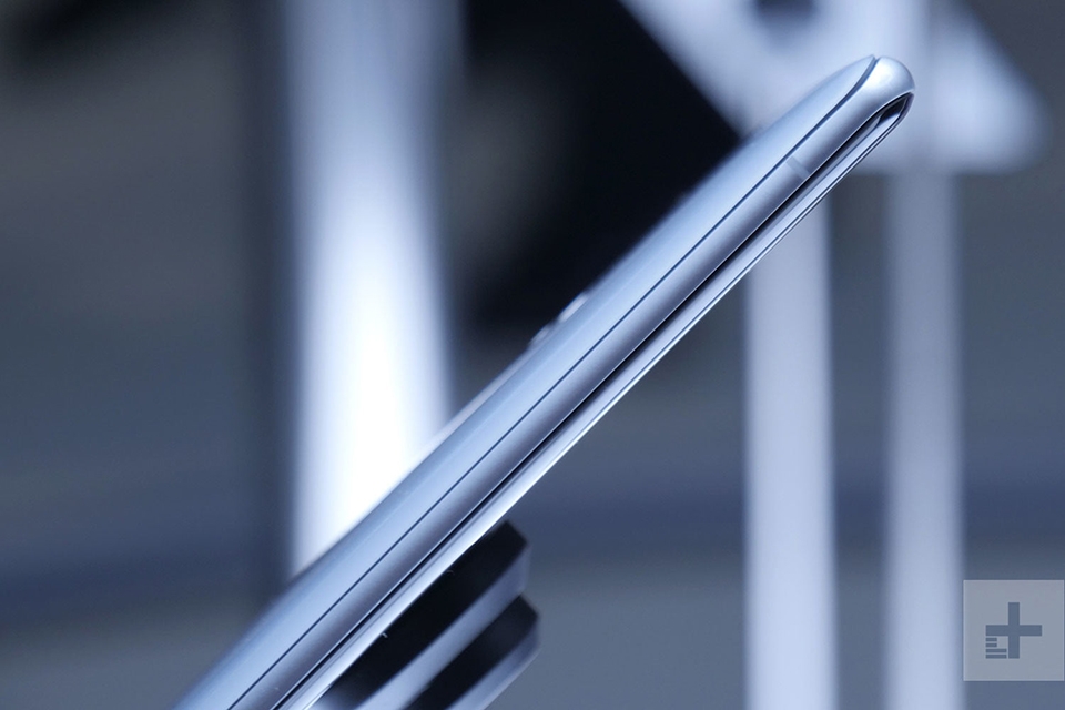 Trên tay và đánh giá Sony Xperia XZ3 (ảnh 7) Trên tay và đánh giá Sony Xperia XZ3 (ảnh 7)