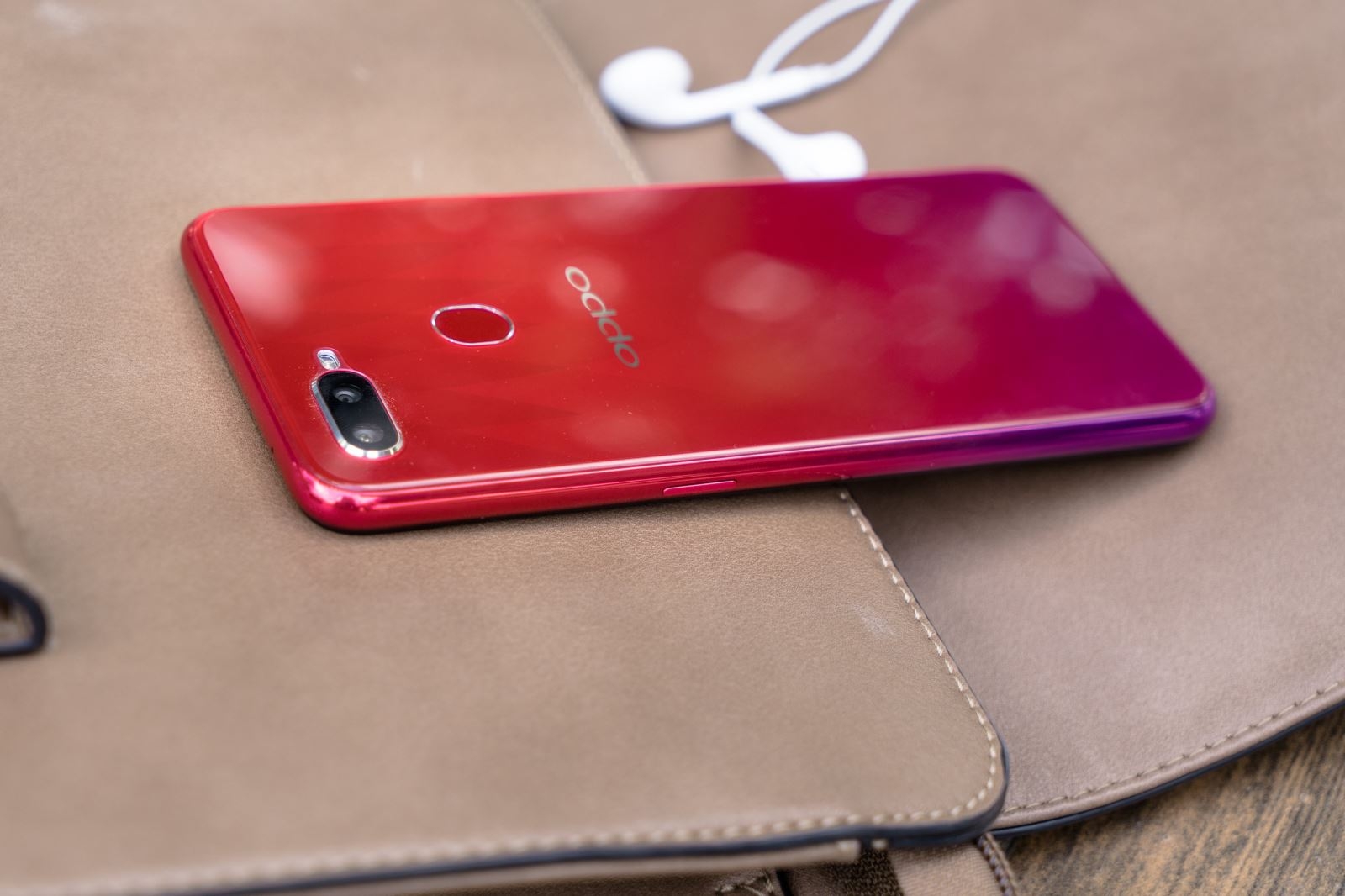 FPT Shop tặng thêm gói Fim+ chuẩn 3 tháng cho khách mua OPPO F9