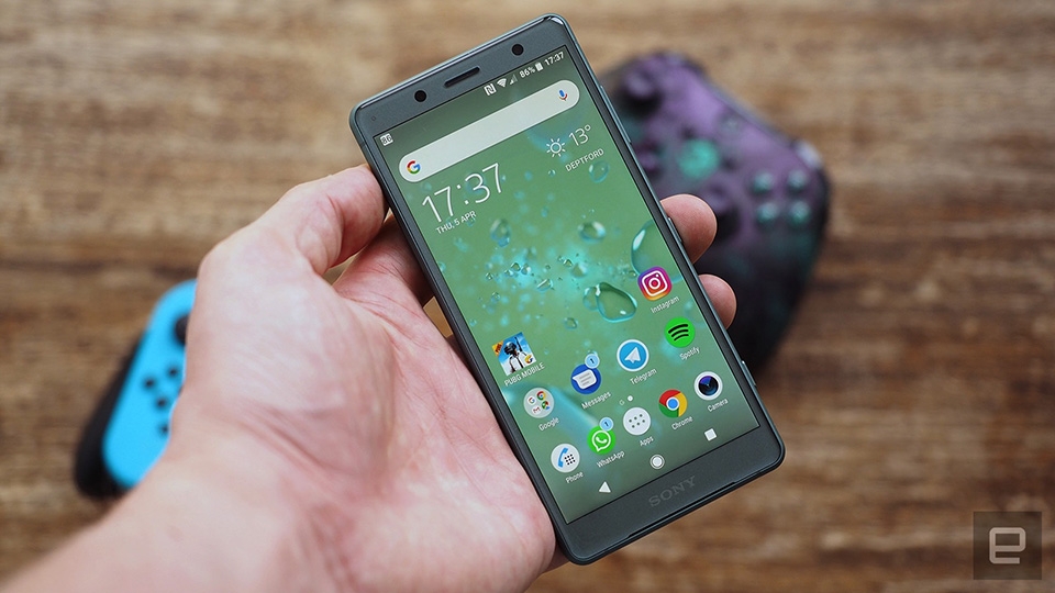 2018 sẽ là năm chấm hết cho những chiếc smartphone có màn hình “bé hạt tiêu”? (ảnh 1)