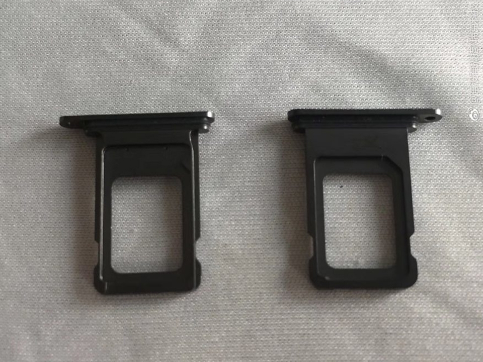 Khay SIM màu Gray của iPhone XC Khay SIM màu Gray của iPhone XC