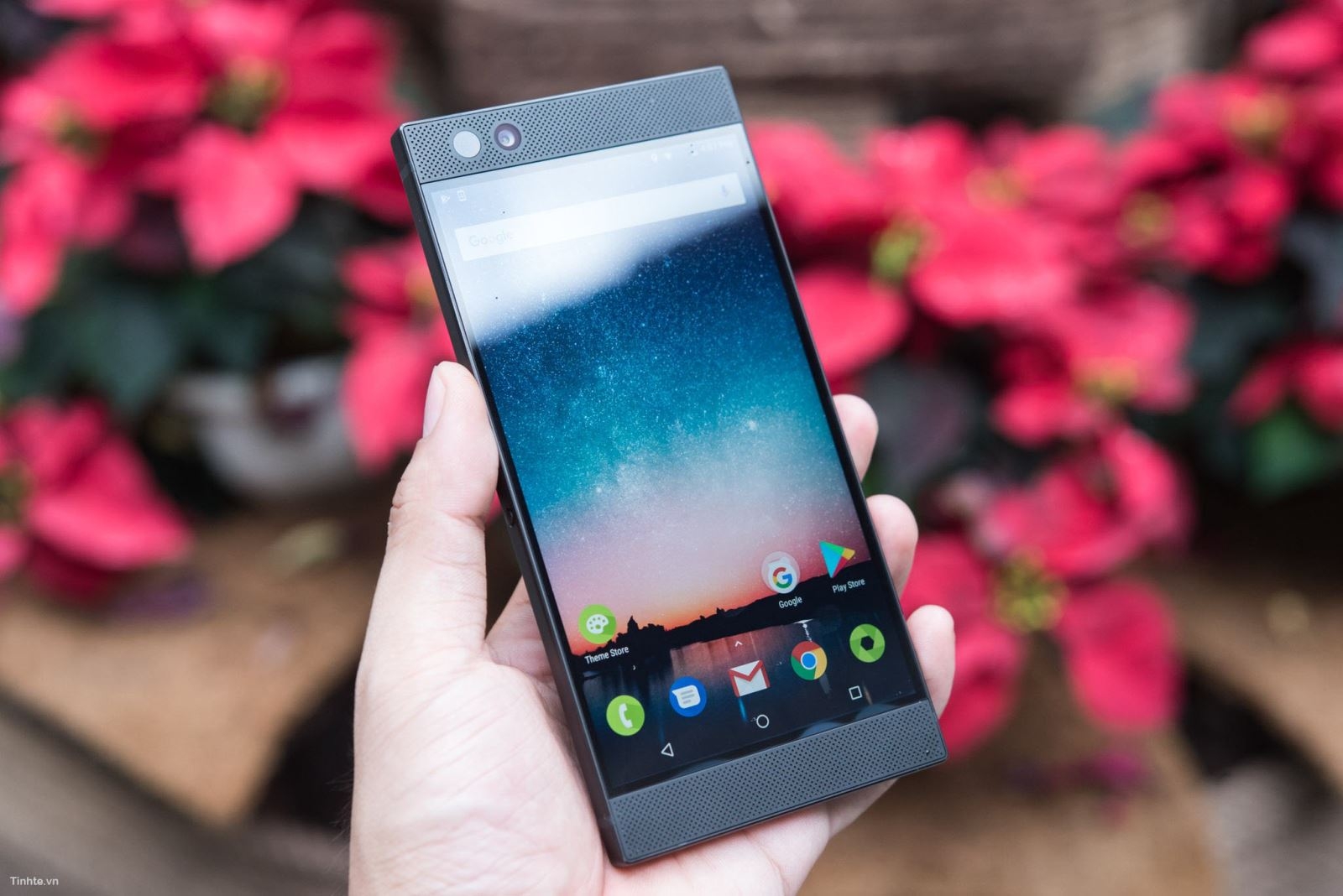 Bạn mong đợi những cải tiến gì ở Razer Phone 2? (ảnh 1)