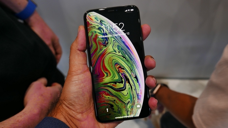 So sánh iPhone Xs Max với iPhone 8 Plus So sánh iPhone Xs Max với iPhone 8 Plus