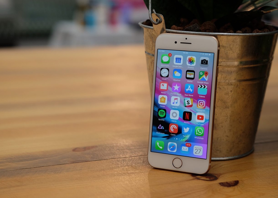So sánh iPhone XR và iPhone 8 (ảnh 4) So sánh iPhone XR và iPhone 8 (ảnh 4)