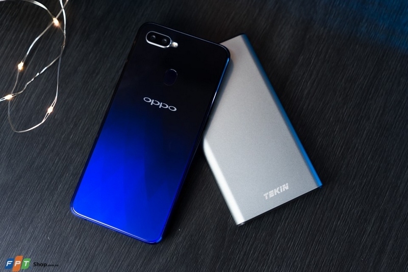 Vivo V11i với OPPO F9