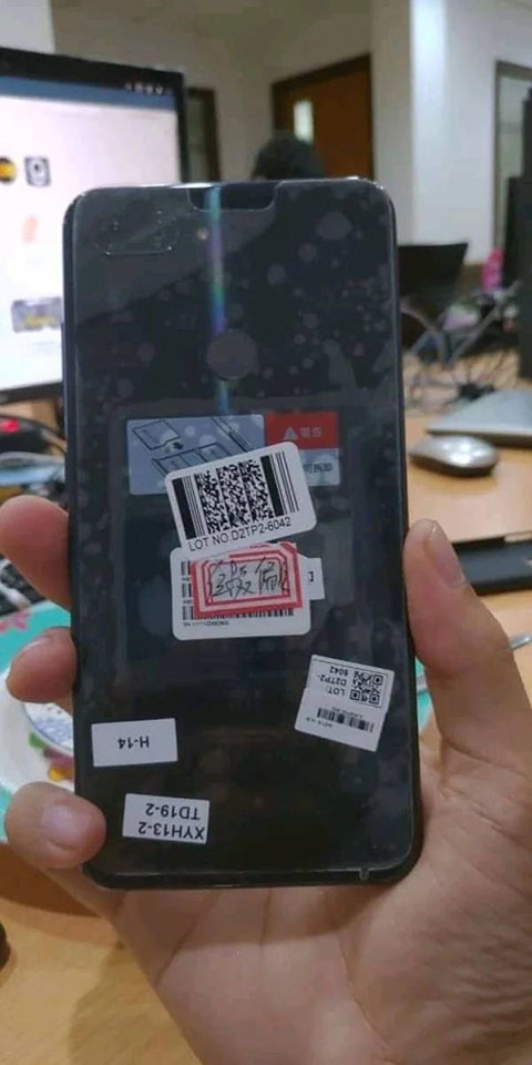 Xiaomi Mi 8 Youth lộ anh thực tế (ảnh 2) Xiaomi Mi 8 Youth lộ anh thực tế (ảnh 2)