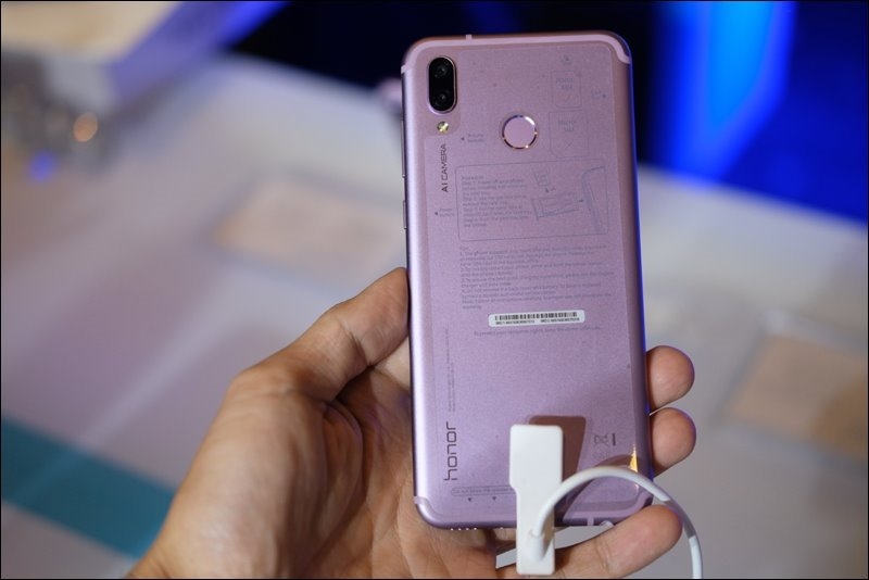 Honor Play - 6,99 triệu đồng