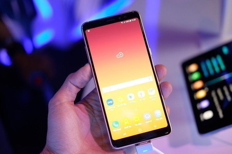 Samsung Galaxy A8 2018 - 9,99 triệu đồng