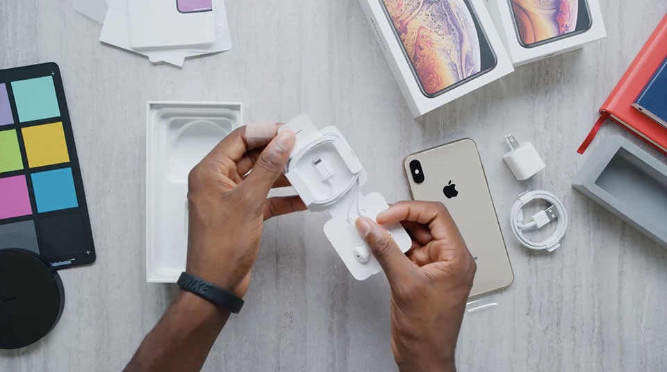 Mở hộp iPhone XS và XS Max (ảnh 1)