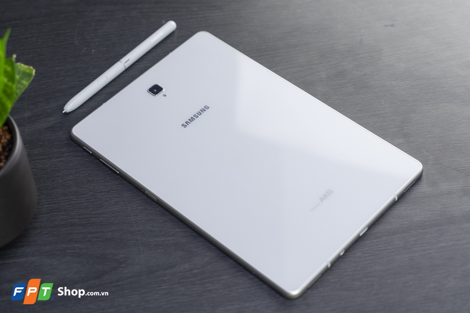 Trên tay Samsung Galaxy Tab S4: Đối thủ nặng ký của iPad Pro 10.5?