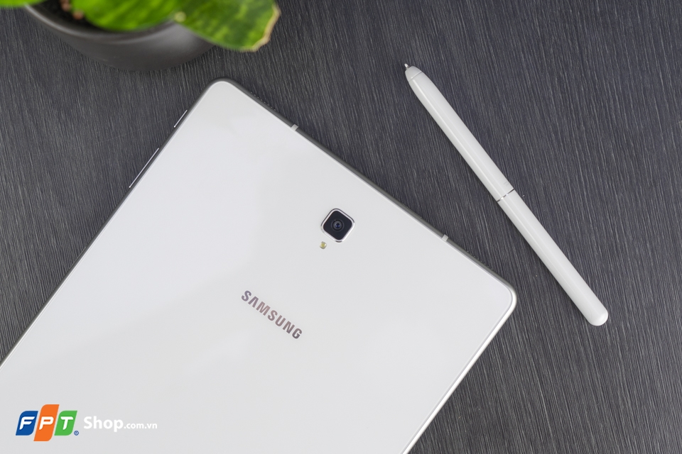 Trên tay Samsung Galaxy Tab S4: Đối thủ nặng ký của iPad Pro 10.5?