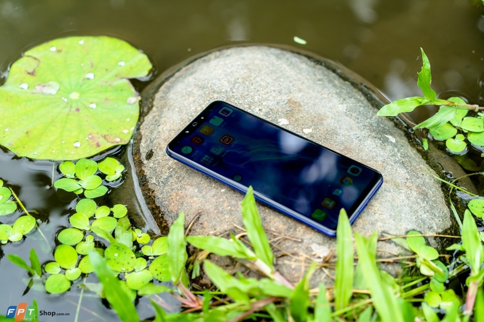 Sắm Huawei Nova 3 được FPT Shop tặng thêm tai nghe JBL cao cấp