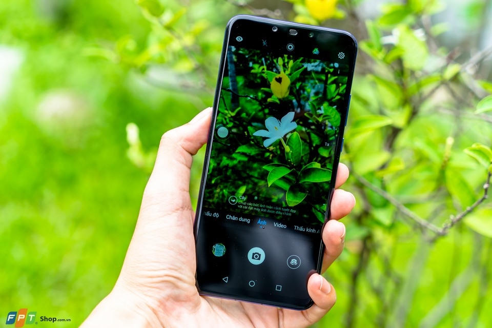 Sắm Huawei Nova 3 được FPT Shop tặng thêm tai nghe JBL cao cấp