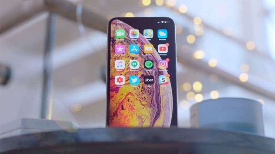 Màn hình OLED có thiết kế siêu mỏng ứng dụng trên nhiều thiết bị thông minh