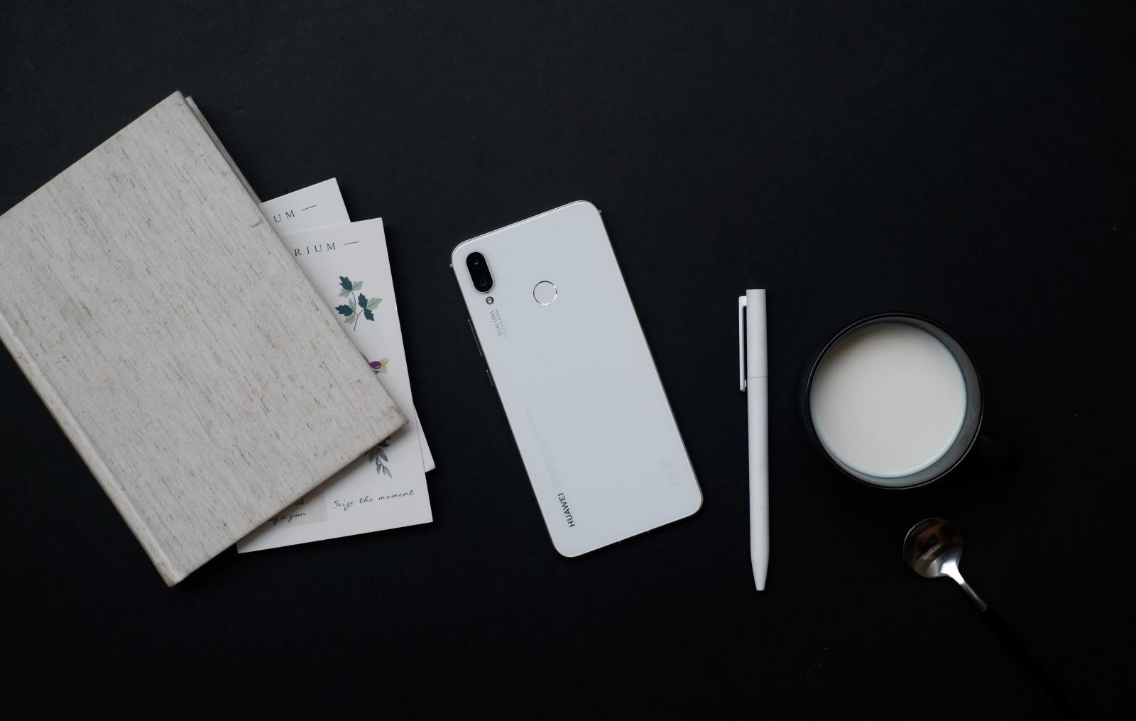 Huawei Nova 3i Trắng Huawei Nova 3i Trắng Ngọc Trai lên kệ FPT Shop với giá không đổi 6,99 triệu đồng