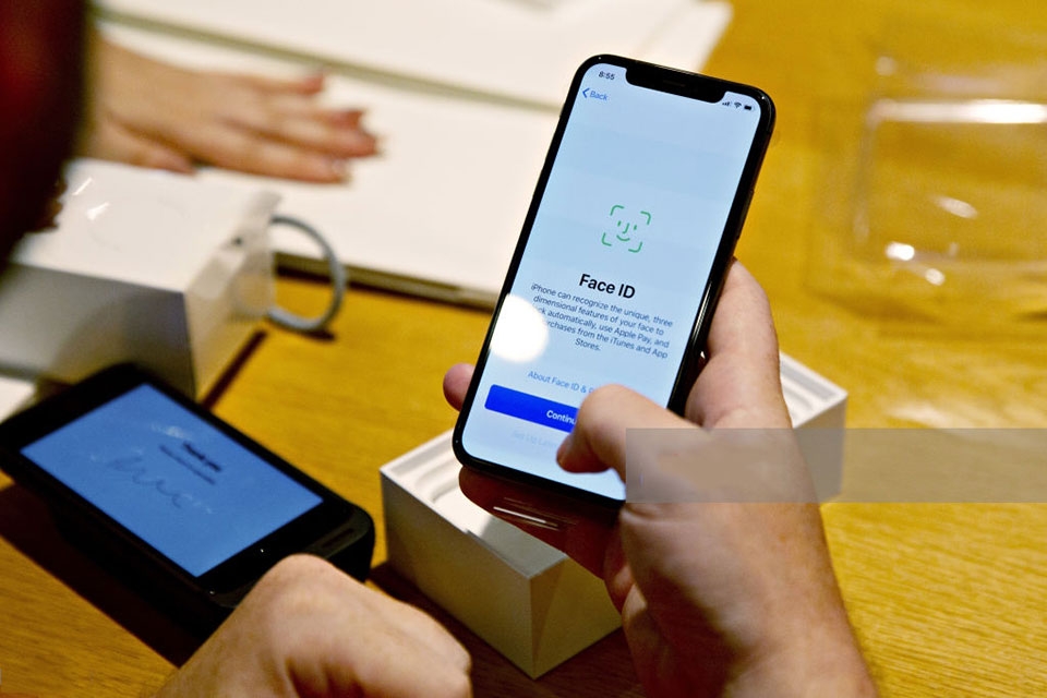 iPhone XS iPhone XS
