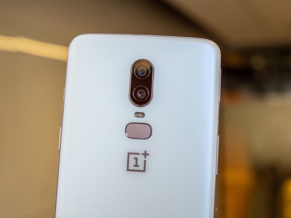 Poco F1 vs OnePlus 6