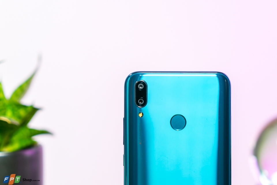 Trên tay Huawei Y9 (2019): 4 camera AI, Kirin 710 với GPU Turbo, cụm 4 camera AI, giá rất hấp dẫn Trên tay Huawei Y9 (2019): 4 camera AI, Kirin 710 với GPU Turbo, cụm 4 camera AI, giá rất hấp dẫn