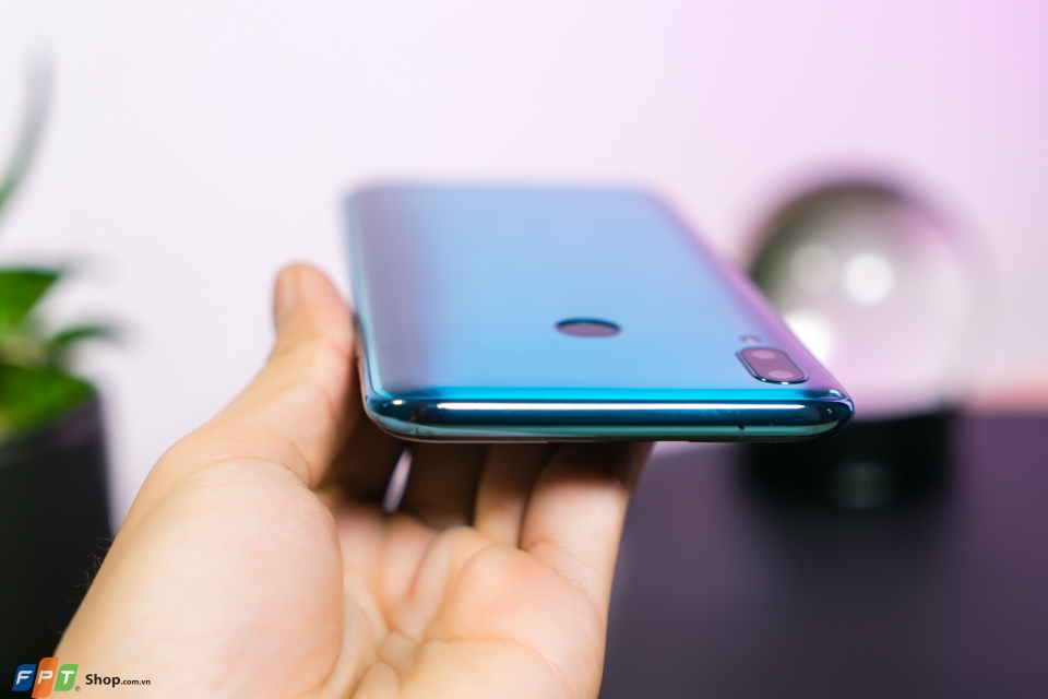 Trên tay Huawei Y9 (2019): 4 camera AI, Kirin 710 với GPU Turbo, cụm 4 camera AI, giá rất hấp dẫn Trên tay Huawei Y9 (2019): 4 camera AI, Kirin 710 với GPU Turbo, cụm 4 camera AI, giá rất hấp dẫn