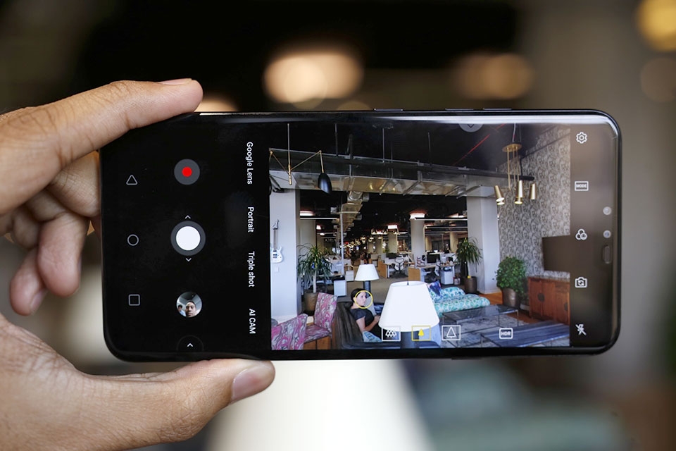 LG V40 ThinQ LG V40 ThinQ