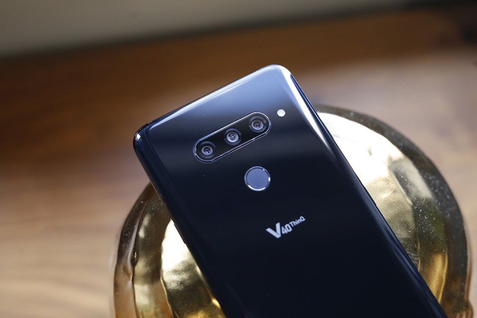 LG V40 ThinQ LG V40 ThinQ