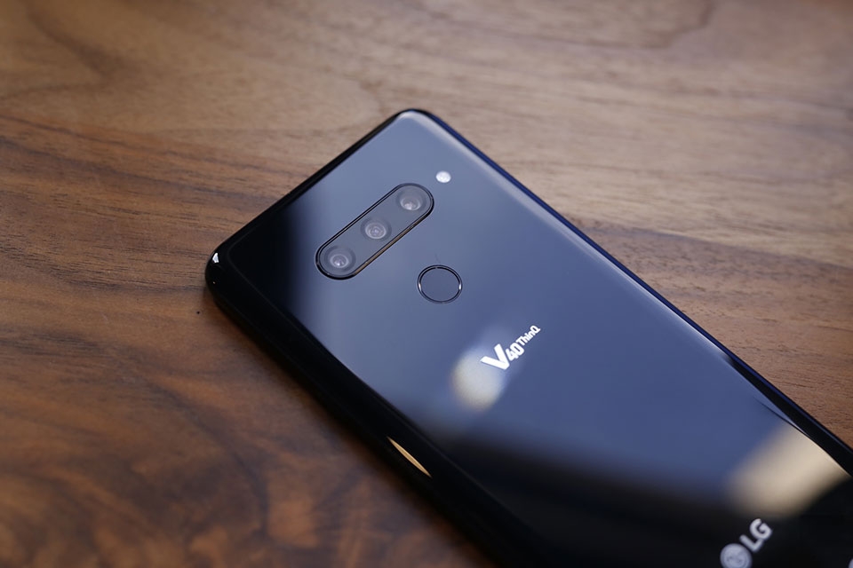LG V40 ThinQ LG V40 ThinQ